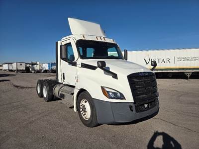Freightliner Cascadia 126 Day Cab Truck - 435HP, 12 Speed Automatic