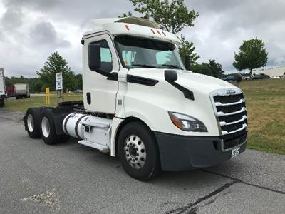 Freightliner Cascadia 126 Day Cab Truck - 435HP, 12 Speed Automatic