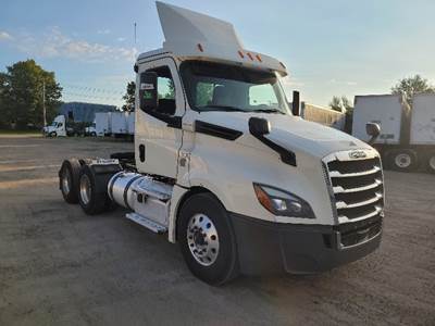 Freightliner Cascadia 126 Day Cab Truck - 435HP, 12 Speed Automatic