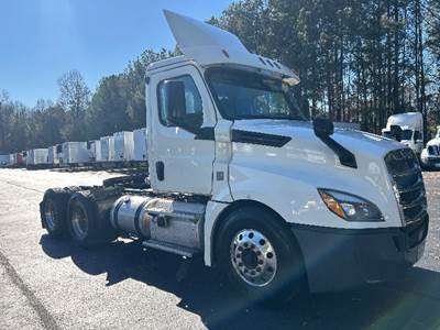 Freightliner Cascadia 126 Day Cab Truck - 435HP, 12 Speed Automatic