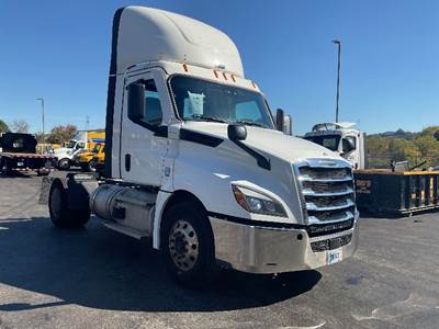 Freightliner Cascadia 126 Single Axle Day Cab Truck - 455HP, 12 Speed Automatic
