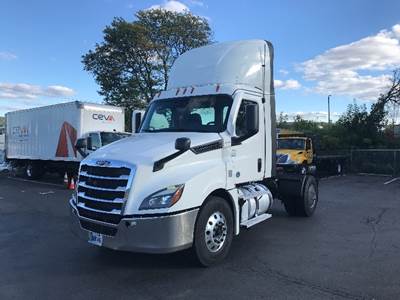 Freightliner Cascadia 126 Single Axle Day Cab Truck - 455HP, 12 Speed Automatic