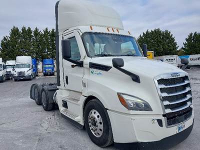 Freightliner Cascadia 126 Day Cab Truck - 435HP, 12 Speed Automatic