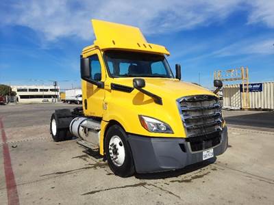 Freightliner Cascadia 126 Single Axle Day Cab Truck - 410HP, 12 Speed Automatic