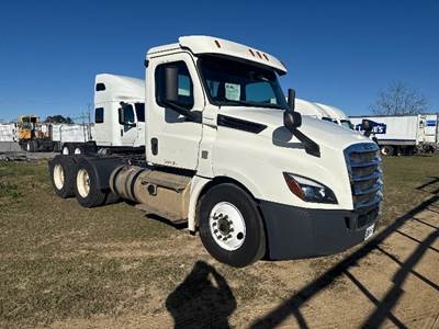 Freightliner Cascadia 126 Day Cab Truck - 435HP, 12 Speed Automatic