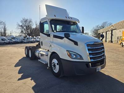 Freightliner Cascadia 126 Day Cab Truck - 435HP, 12 Speed Automatic