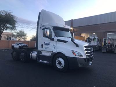 Freightliner Cascadia 126 Day Cab Truck - 455HP, 12 Speed Automatic