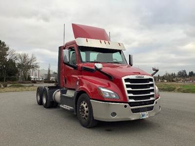 Freightliner Cascadia 126 Day Cab Truck - 450HP, 12 Speed Automatic