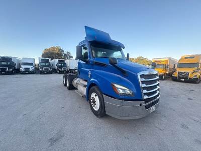 Freightliner Cascadia 126 Day Cab Truck - 450HP, 12 Speed Automatic