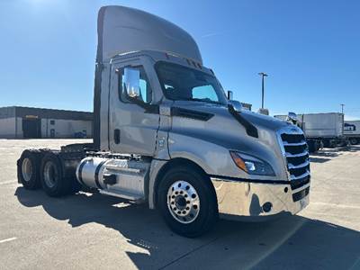 Freightliner Cascadia 126 Day Cab Truck - 450HP, 12 Speed Automatic