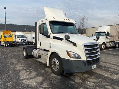 Freightliner Cascadia 126 Single Axle Day Cab Truck - 410HP, 12 Speed Automatic