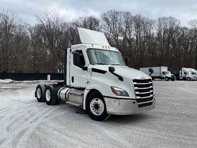 Freightliner Cascadia 126 Day Cab Truck - 435HP, 10 Speed Manual