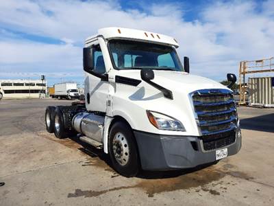 Freightliner Cascadia 126 Day Cab Truck - 450HP, 12 Speed Automatic