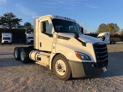 Freightliner Cascadia 126 Day Cab Truck - 455HP, 12 Speed Automatic