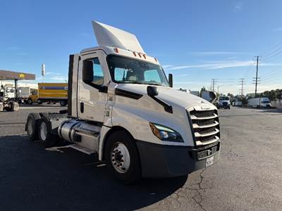 Freightliner Cascadia 126 Day Cab Truck - 455HP, 12 Speed Automatic