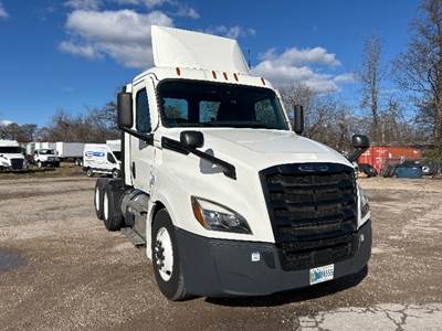 Freightliner Cascadia 126 Day Cab Truck - 435HP, 12 Speed Automatic