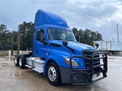 Freightliner Cascadia 126 Day Cab Truck - 435HP, 12 Speed Automatic
