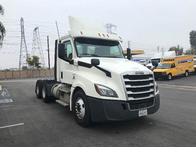 Freightliner Cascadia 126 Day Cab Truck - 435HP, 12 Speed Automatic