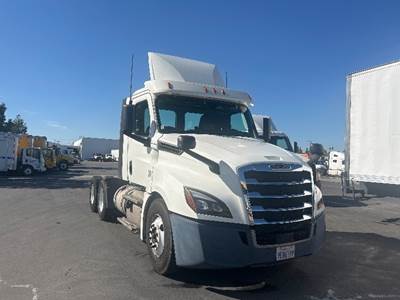 Freightliner Cascadia 126 Day Cab Truck - 435HP, 12 Speed Automatic