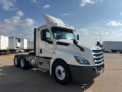 Freightliner Cascadia 126 Day Cab Truck - 435HP, 12 Speed Automatic