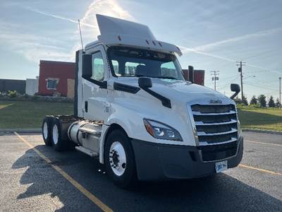 Freightliner Cascadia 126 Day Cab Truck - 435HP, 12 Speed Automatic