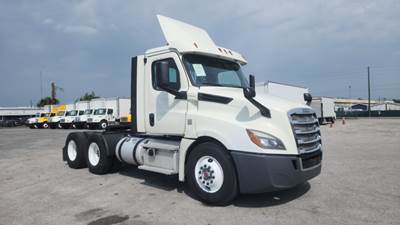 Freightliner Cascadia 126 Day Cab Truck - 435HP, 12 Speed Automatic