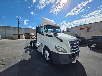 Freightliner Cascadia 126 Day Cab Truck - 435HP, 12 Speed Automatic