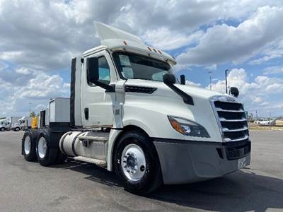 Freightliner Cascadia 126 Day Cab Truck - 435HP, 12 Speed Automatic