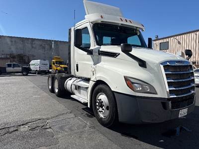 Freightliner Cascadia 126 Day Cab Truck - 435HP, 12 Speed Automatic