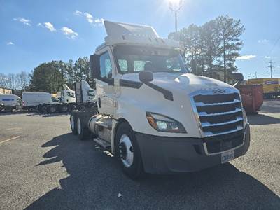 Freightliner Cascadia 126 Day Cab Truck - 435HP, 12 Speed Automatic