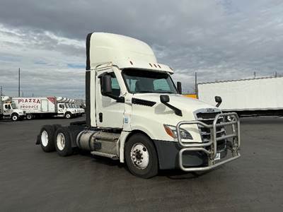 Freightliner Cascadia 126 Day Cab Truck - 455HP, 12 Speed Automatic