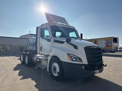 Freightliner Cascadia 126 Day Cab Truck - 435HP, 12 Speed Automatic