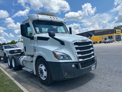 Freightliner Cascadia 126 Day Cab Truck - 435HP, 12 Speed Automatic