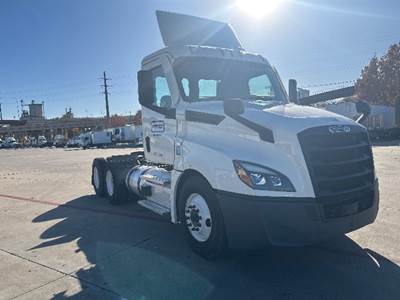 Freightliner Cascadia 126 Day Cab Truck - 450HP, 12 Speed Automatic