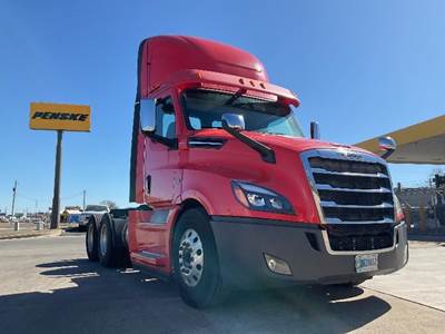 Freightliner Cascadia 126 Day Cab Truck - 455HP, 12 Speed Automatic