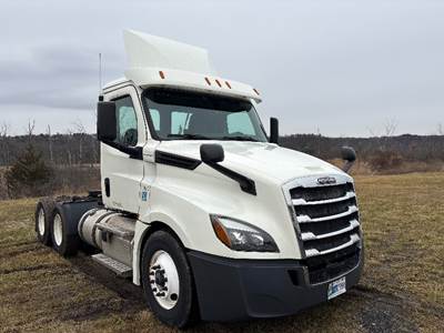 Freightliner Cascadia 126 Day Cab Truck - 435HP, 12 Speed Automatic