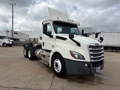 Freightliner Cascadia 126 Day Cab Truck - 435HP, 12 Speed Automatic