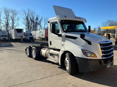 Freightliner Cascadia 126 Day Cab Truck - 435HP, 12 Speed Automatic