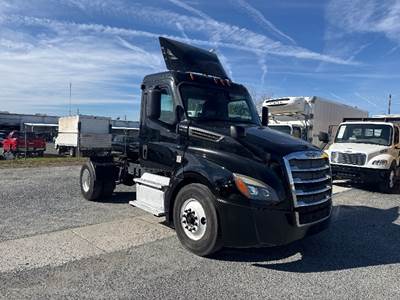 Freightliner Cascadia 126 Single Axle Day Cab Truck - 410HP, 12 Speed Automatic