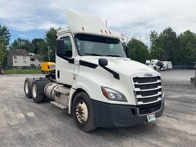 Freightliner Cascadia 126 Day Cab Truck - 435HP, 12 Speed Automatic