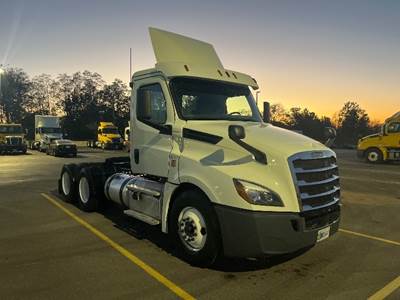 Freightliner Cascadia 126 Day Cab Truck - 435HP, 12 Speed Automatic