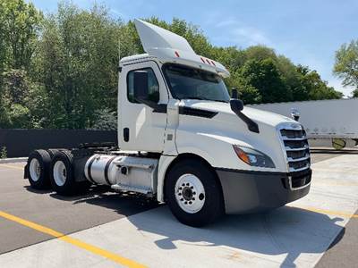 Freightliner T12664ST Day Cab Truck - 435HP, 12 Speed Automatic