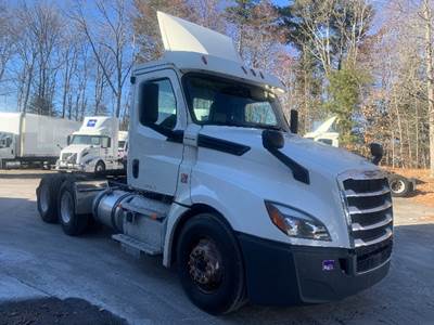 Freightliner Cascadia 126 Day Cab Truck - 435HP, 12 Speed Automatic