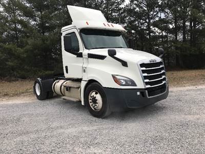 Freightliner Cascadia 126 Single Axle Day Cab Truck - 410HP, 12 Speed Automatic