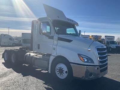 Freightliner Cascadia 126 Day Cab Truck - 455HP, 12 Speed Automatic