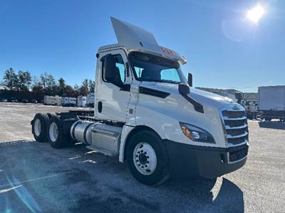 Freightliner Cascadia 126 Day Cab Truck - 435HP, 10 Speed Manual
