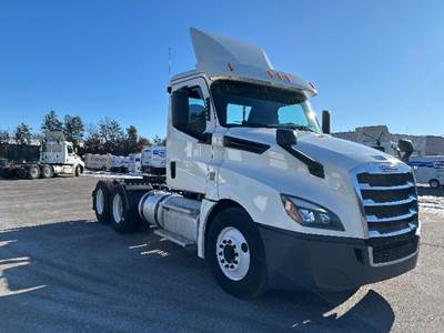 Freightliner Cascadia 126 Day Cab Truck - 435HP, 10 Speed Manual