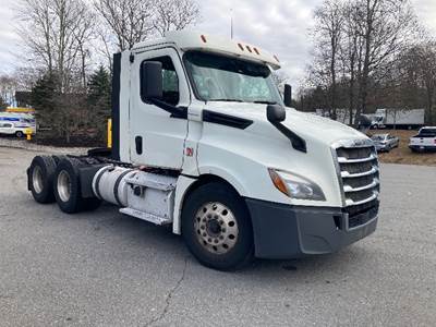 Freightliner Cascadia 126 Day Cab Truck - 435HP, 12 Speed Automatic