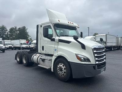 Freightliner Cascadia 126 Day Cab Truck - 435HP, 12 Speed Automatic