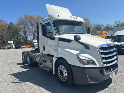 Freightliner Cascadia 126 Day Cab Truck - 435HP, 12 Speed Automatic